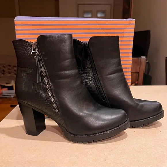 BF Betani Mia-2 Black Booties - Picture 2 of 4